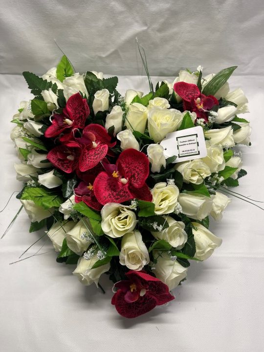 COEUR ORCHIDEE ROUGE ET ROSE BLANCHE ARTIFICIELLE