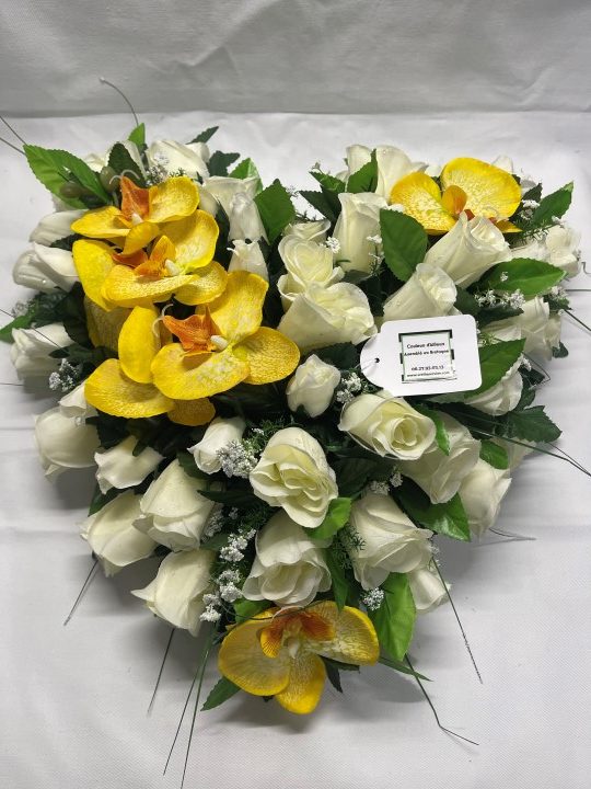 COEUR ORCHIDEE PHALAENOPSIS JAUNE ET ROSE BLANCHE
