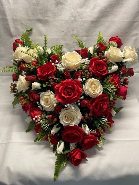 GRAND COEUR DE ROSE ARTIFICIELLE ET BAIES