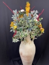 composition-florale-artificielles-poterie-naturelle